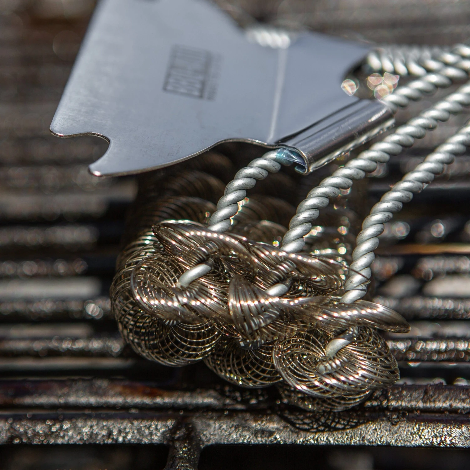 BBQ-AID Bristle Free Grill Brush And Scraper 5 BBQ-AID Bristle Free Grill Brush And Scraper - Image 3