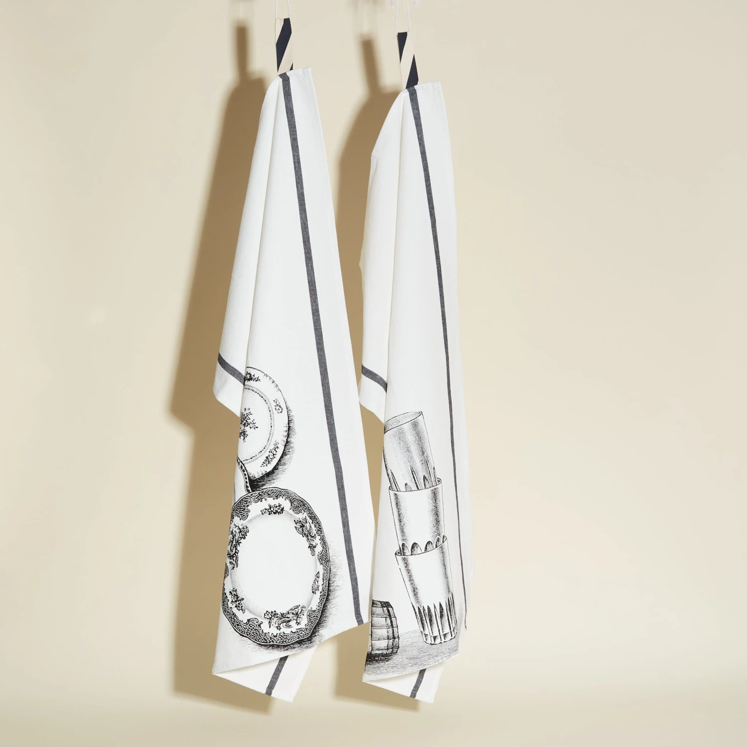 La Cerise Sur Le Gateau Tea Towels - Tabletop 3 La Cerise Sur Le Gateau Tea Towels - Tabletop